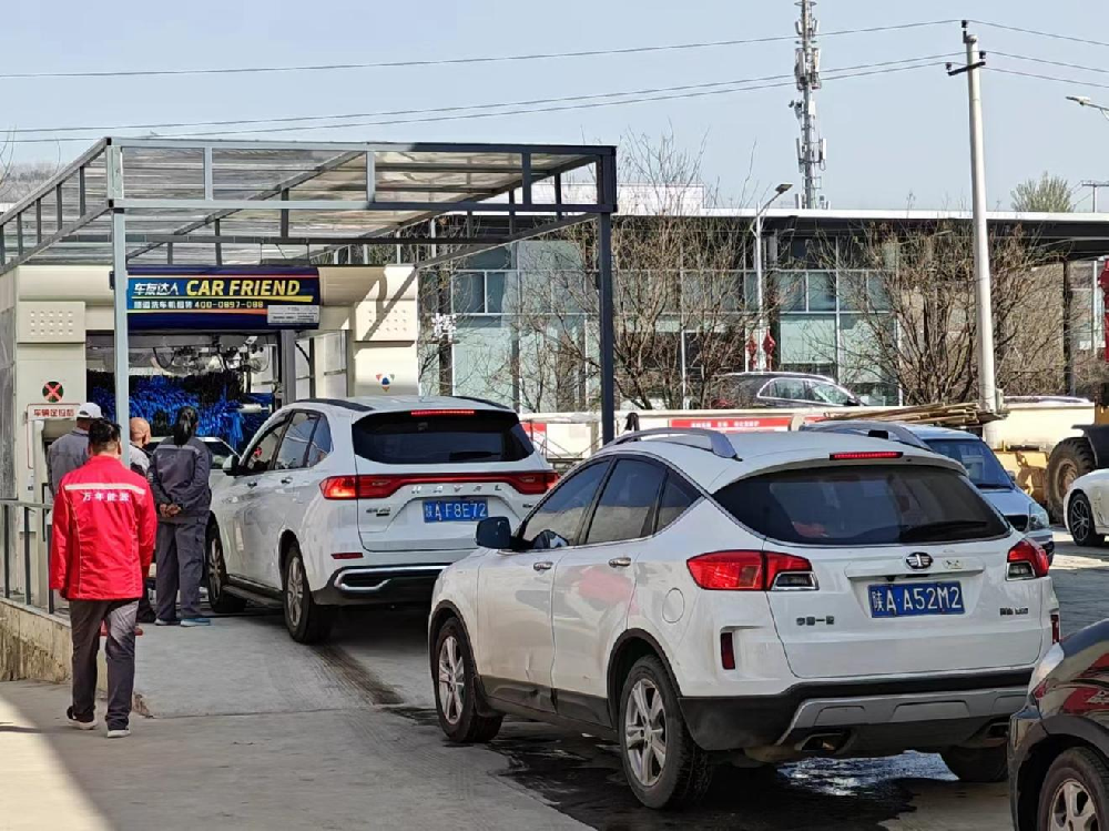 阳春三月签约不断，西安市万年能源加油站订购一台车友达人9刷隧道洗车机